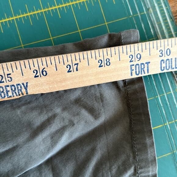 Kuhl Women’s Sz 14 Short beige Hiking Capri Cargo Pants Roll Tab Bermuda Pockets - Picture 7 of 8